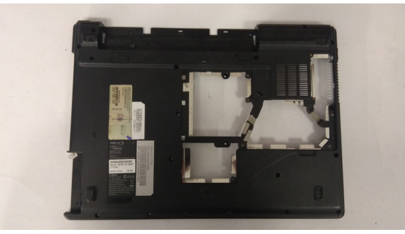 Нижня частина корпуса для ноутбука Fujitsu Amilo Li1718, 15.4",  60.4B915.001 Б/В. Всі кріплення цілі, без пошкоджень.
