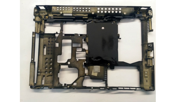 Нижняя часть корпуса для ноутбука HP EliteBook 2560p, 6070b0484501, 12 1 ", Б / У. В хорошем состоянии. Есть повреждения на решетке (фото)