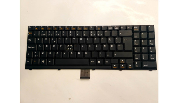 Клавиатура для ноутбука Clevo D900, D27, D470, M590, D70, в хорошем состоянии без повреждений, рабочая клавиатура, отсутствует клавиша (фото)