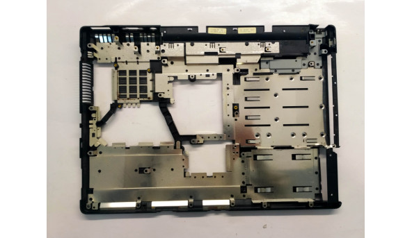 Нижня частина корпуса для ноутбука Fujitsu Amilo Li 1720, 15.4", 60.4B902.001, Б/В. Всі кріплення цілі.Є тріщинка на решітці. - 306188
