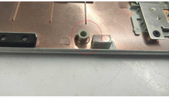 Середня частина, корпуса для ноутбука Fujitsu Amilo L1310G, 15", 80-41116-00, Б/В. Зламана та тріснуті кріплення(фото) - 306205