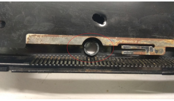 Нижня частина корпуса для ноутбука HP Compaq NX6310, NX6000 , 14", 6070B0082501, Б/В. Зламане кріплення(фото) ,зламаний вхід роз'єму WLAN(фото) - 306219