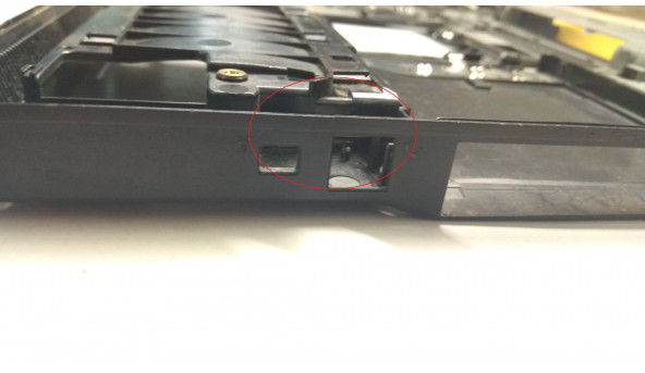 Нижня частина корпуса для ноутбука HP Compaq NX6310, NX6000 , 14", 6070B0082501, Б/В. Зламане кріплення(фото) ,зламаний вхід роз'єму WLAN(фото) - 306219