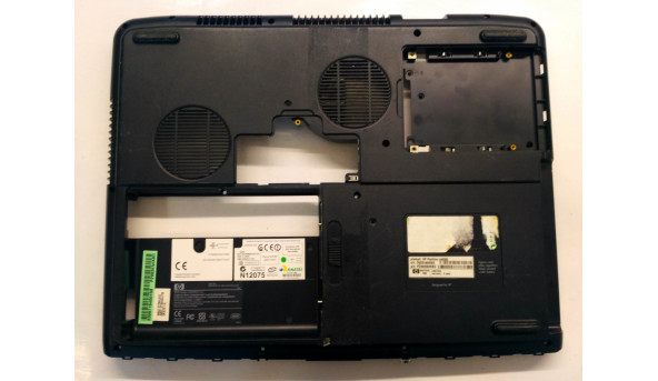Нижня частина корпуса для ноутбука HP Pavilion zv6000, 15.4", 383922-001, Б/В. Всі кріплення цілі.Без пошкоджень.