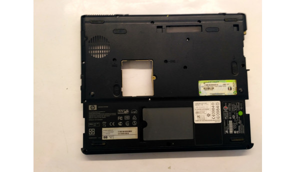 Нижня частина корпуса для ноутбука HP Compaq nc6000, 14.0", Б/В. Всі кріплення цілі.Без пошкоджень.