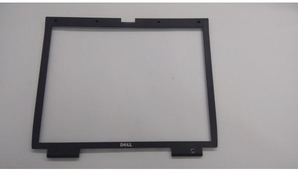 Рамка матриці корпуса для ноутбука Dell Inspiron 8200, 15.1", Б/В. Всі кріплення цілі.Без пошкоджень.