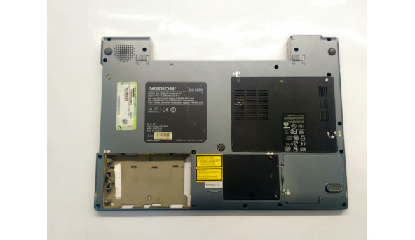 Нижня частина корпуса для ноутбука Medion Md 95300, 15.0", 340684000004, Б/В. Всі кріплення цілі.Без пошкоджень