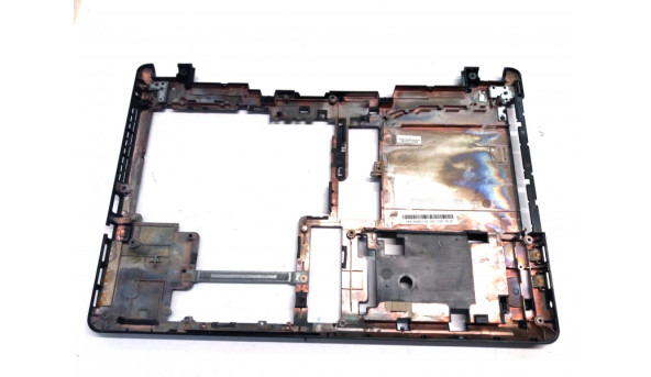 Нижня частина корпуса для ноутбука, MEDION Akoya E6412T, MD99450, 13N0-1BA0621, Б/В. Всі кріплення цілі, має сліди залиття.