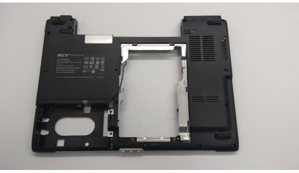 Нижня частина корпуса для ноутбука Acer Aspire 5050, ZR3, 14.1", ZYE36ZR3BATN06, Б/В. Зламані кріплення для дрота динаміка (фото),  та решітка радіатора (фото).