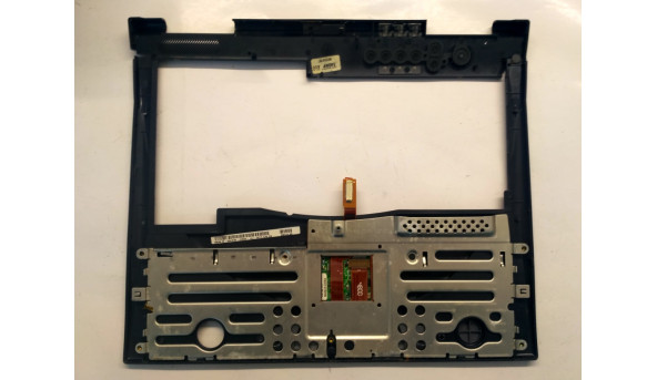 Середня частина корпуса для ноутбука Dell Inspiron 8000, 15.6", IE-09C938, Б/В. Кріплення всі цілі. Без пошкоджень, відсутня права вставка - 306540