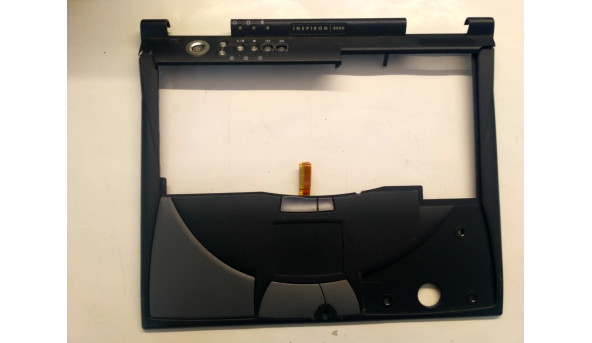 Середня частина корпуса для ноутбука Dell Inspiron 8000, 15.6", IE-09C938, Б/В. Кріплення всі цілі. Без пошкоджень, відсутня права вставка