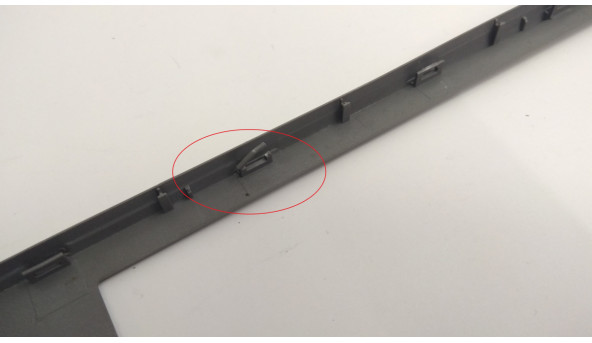 Рамка матриці корпуса для ноутбука Dell Latitude D800, 15.4", APDQ101T00L, Б/В. Зламане кріплення (фото), та два замочки. - 306566