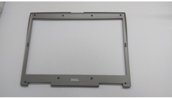 Рамка матриці корпуса для ноутбука Dell Latitude D800, 15.4", APDQ101T00L, Б/В. Зламане кріплення (фото), та два замочки.
