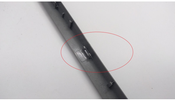 Рамка матриці корпуса для ноутбука Dell Latitude D800, 15.4", APDQ101T00L, Б/В. Зламане кріплення (фото), та два замочки. - 306566