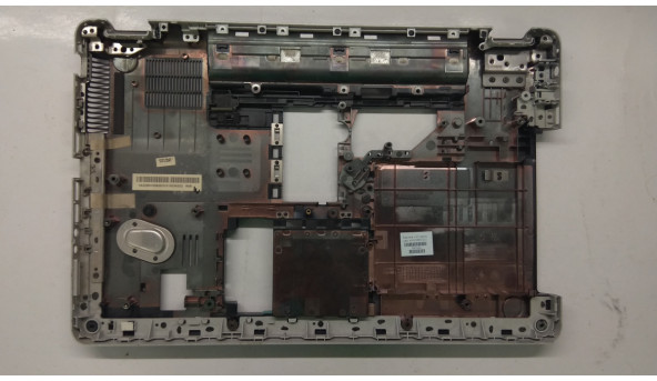 Нижня частина корпуса для ноутбука HP G62, 15.6", 610565-001, Б/В. Всі кріплення цілі, без пошкоджень. - 306581