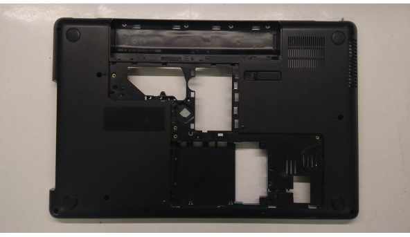Нижня частина корпуса для ноутбука  HP G62, 15.6", 610565-001, Б/В. Всі кріплення цілі, без пошкоджень.