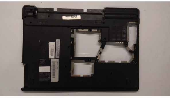 Нижня частина корпуса для ноутбука Fujitsu Amilo Li1718, 15.4", 60.4B915.001, Б/В. Всі кріплення цілі, без пошкоджень.