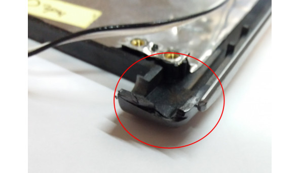 Кришка матриці корпуса для ноутбука Asus F3U, 13GNMR1AP031, 15.4", Б/В. Всі кріплення цілі. Скол справа біля завіс. - 306649