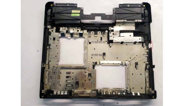 Нижняя часть корпуса для ноутбука Acer TravelMate 2000, 14 0 ", 60 40102. 002, Б / У. Все крепления целые. Есть повреждения (фото).