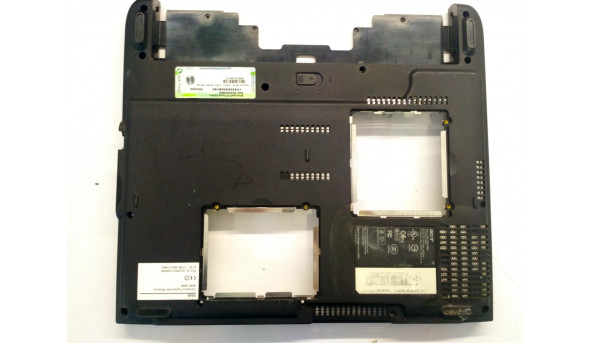 Нижняя часть корпуса для ноутбука Acer TravelMate 2000, 14 0 ", 60 40102. 002, Б / У. Все крепления целые. Есть повреждения (фото).