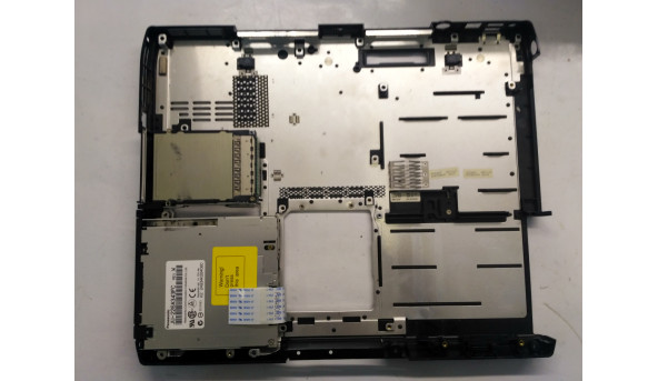 Нижня частина корпуса для ноутбука HP omnibook xe4500, 15.0", 37KT5BATP00, Б/В. Всі кріплення цілі.Без пошкоджень - 306825