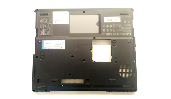 Нижня частина корпуса для ноутбука HP Compaq nc6000, 14.0, БВ. Всі кріплення цілі.Без пошкоджень.