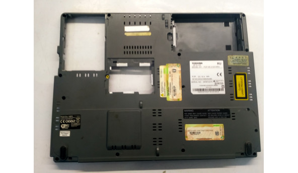 Нижня частина корпуса для ноутбука TOSHIBA Qosmio F10-101, 15.4",  Б/В. Всі кріплення цілі.Пошкоджена решітка(фото)