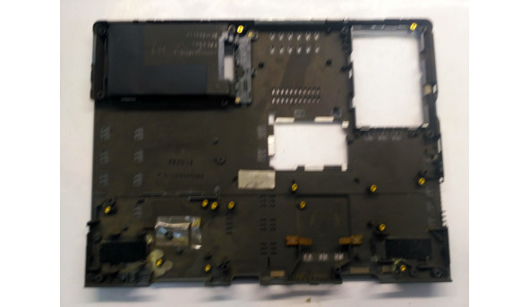 Нижня частина корпуса для ноутбука TOSHIBA Qosmio F10-101, 15.4", Б/В. Всі кріплення цілі.Пошкоджена решітка(фото) - 306889