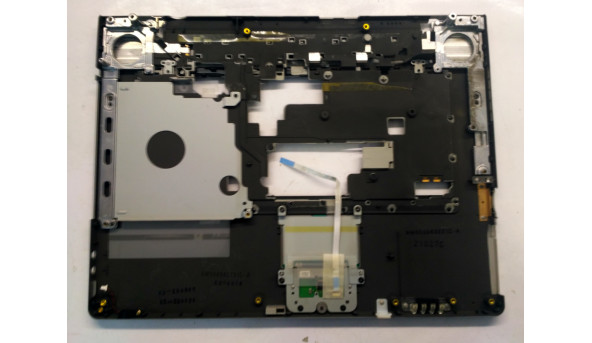 Средняя часть корпуса для ноутбука TOSHIBA Qosmio F10-101, 15 4 ", AM000563221C-A, Б / У. Крепление все цели. Есть потертости - 306891