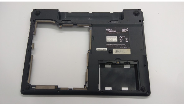 Нижня частина корпуса для ноутбука Fujitsu Amilo Li 1705, 15.4", 80-41114-81, Б/В. Всі кріплення цілі.Без пошкоджень.