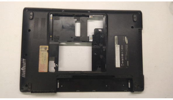 Нижня частина корпуса для ноутбука Samsung RV408, NP-RV408L, BA75-02401C. Зламана решітка радіатора(фото)