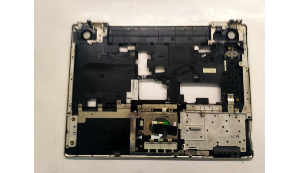 Середня частина корпуса для ноутбука TOSHIBA Satellite M45, 15.4", Б/В. Кріплення всі цілі. Відламана заглушка, є подряпини - 306931