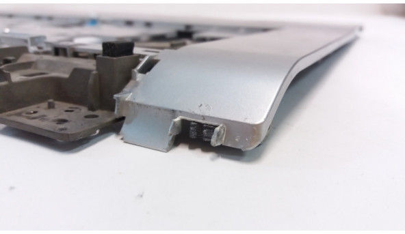 Середня частина корпуса для ноутбука Sony Vaio PCG-3F1M, VGN-FW32J, 013-000A-8144, Б/В. Кріплення всі цілі, пошкоджені заглушки (фото). - 307002
