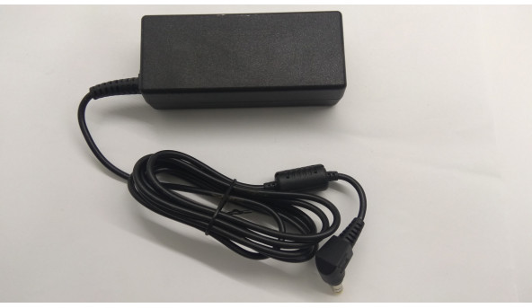 Зарядка для ноутбука Fujitsu, Model: A12-065N2A, Input: 100-240V-1. 7A, 50-60Hz, Output: 19V-3. 42A, Оригинал