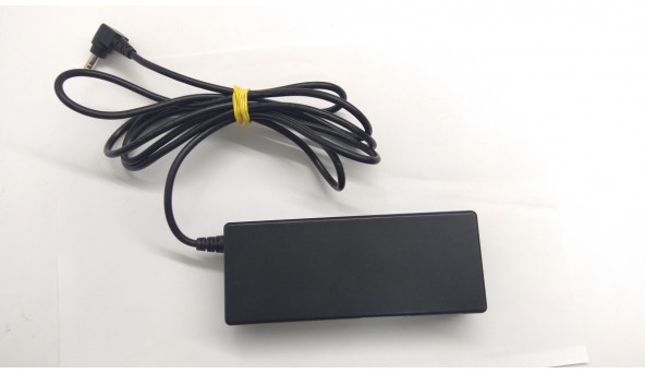 Зарядка для ноутбука Fujitsu, Input: 100-240V-1. 2-0. 6A, 50-60Hz, Output: 19V-4. 22A, Оригинал