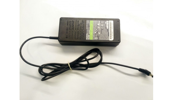 Оригинальное зарядное устройство устройство для ноутбука SONY VGP-AC19V16, Б / У