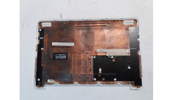 Нижня частина корпуса для ноутбука Asus X205T, 13NB0731AP0501, б/в, всі кріплення цілі, подряпини, потертості.
