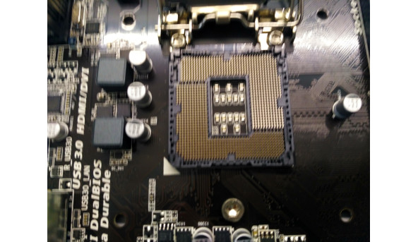 Материнская плата Gigabyte GA-B150M-DS3H, состояние новой. При некорректном работе платы, мы меняем на другую плату. Материнские платы протестированы на них ставили Windows и все драйвера, также тестировали все порты. - 307190