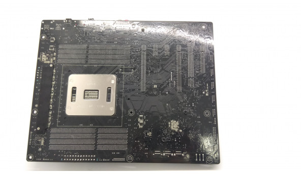 Материнская плата Asus P9X79 (s2011, Intel X79, PCI-Ex16), Б / У, требуется замена сокета для процессора (фото), есть несколько погнутых ножек, и повреждения на креплении ОЗУ (фото). - 307274