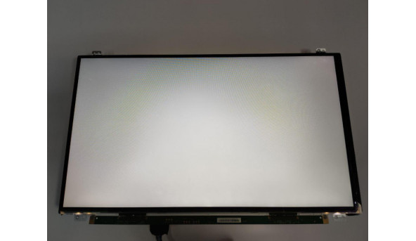 Матриця AU Optronics, B156XTN04.2, 15.6'', LCD, HD 1366x768, 40-pin, Slim, б/в. Спочатку при тесті мигало зображення, але потім все стало на свої місця, є декілька подряпин які помітні при роботі, відсутня захисна плівка знизу, та є засвіти - 307312
