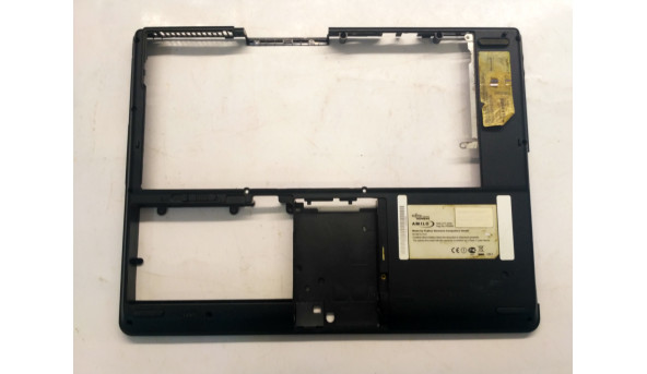 Нижня частина корпуса для ноутбука Fujitsu Amilo Pi2530, P55IM5, 15.4". Є подряпини