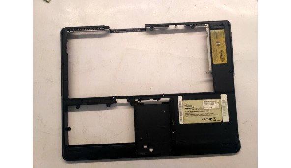Нижня частина корпуса для ноутбука Fujitsu Amilo Pi2550, P55IM5, 15.4". Є подряпини та пошкоджене кріплення(фото).