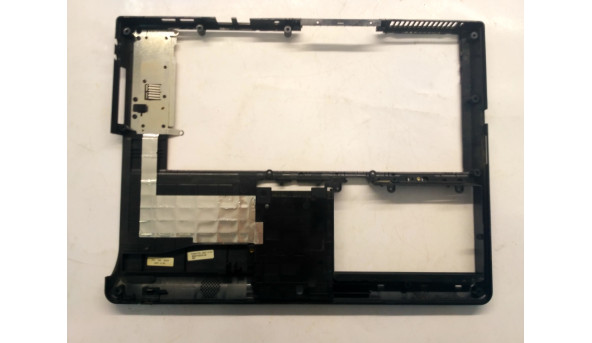 Нижня частина корпуса для ноутбука Fujitsu Amilo Pi2550, P55IM5, 15.4". Є подряпини та пошкоджене кріплення(фото). - 307322