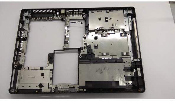 Нижняя часть корпуса для ноутбука Acer TravelMate 7520/7220, MS2209, 17. 0 ", 60 4U005. 003, Б / У. Все крепления целые. Сломанный разъем (фото). - 307437