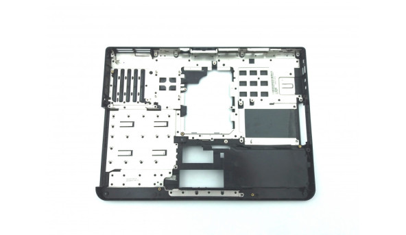 Нижняя часть корпуса для ноутбука Dell Latitude E6400, 14 1 ", CN-0WT540, Б / У. Все крепления целые, без повреждений, следы залива.