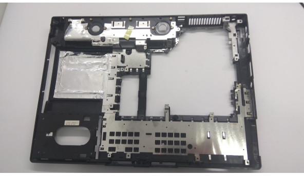 Нижня частина корпуса для ноутбука Asus F3J, 15.4", 13GNI11AP042-1, Б/В. Всі кріплення цілі.Без пошкоджень. - 307504