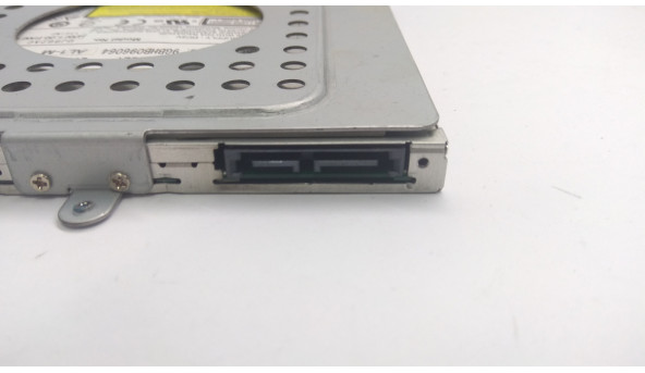 CD / DVD привод для ноутбука ASUS X5DAB, UJ862AC, SATA, Б / У. В хорошем состоянии, без повреждений.