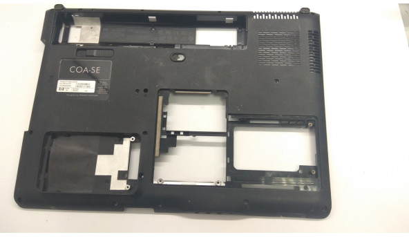 Нижня частина корпуса для ноутбука HP Pavilion dv9700, dv9702ea, 17.0", 451070-001, Б/В. Є зламані кріплення (фото), та є тріщина (фото).