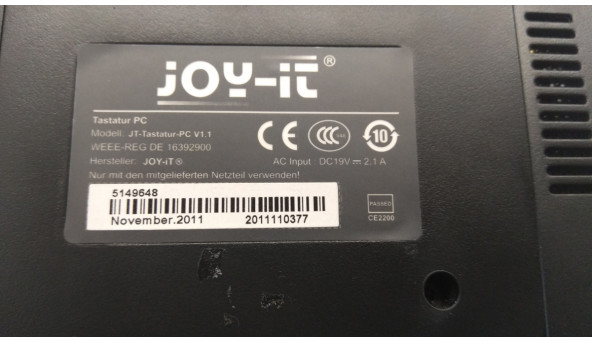 Клавиатура Joy-it: нетбук без дисплея. Имеет впаян процессор Intel Atom, укомплектована жестким диском 250 GB, и оперативной памятью DDR3 2 GB