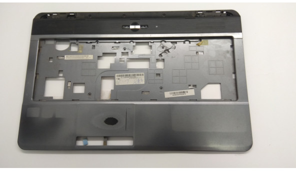 Середня частина корпуса для ноутбука Acer Aspire 5532, 15.6", AP06S000500, Б/В. Всі кріплення цілі. Відсутні кнопки тачпада та є потертості і подряпини.